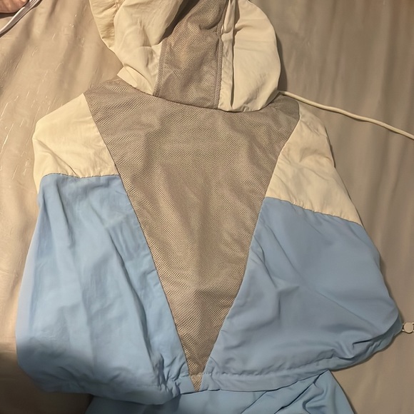 cropped blue white and grey wind breaker - Picture 3 of 3